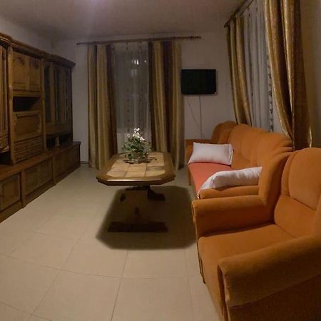 Vila Primitoare In Apropiere De Aeroport Ghiroda Exteriör bild