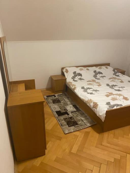 Vila Primitoare In Apropiere De Aeroport Ghiroda Exteriör bild